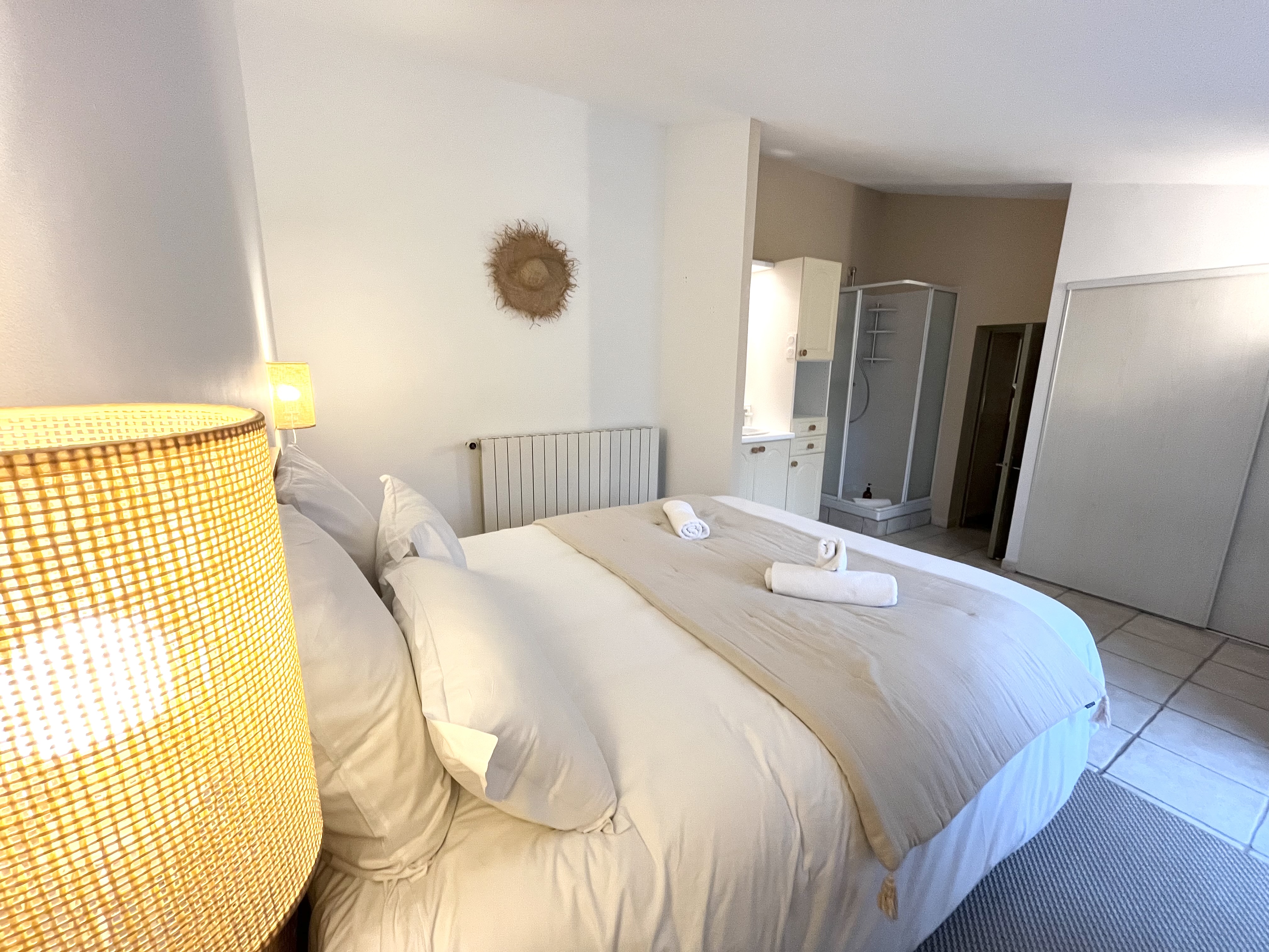 Chambre 2 — Suite avec SDB attenante